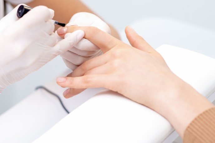 что лучше для ногтей: база или гель